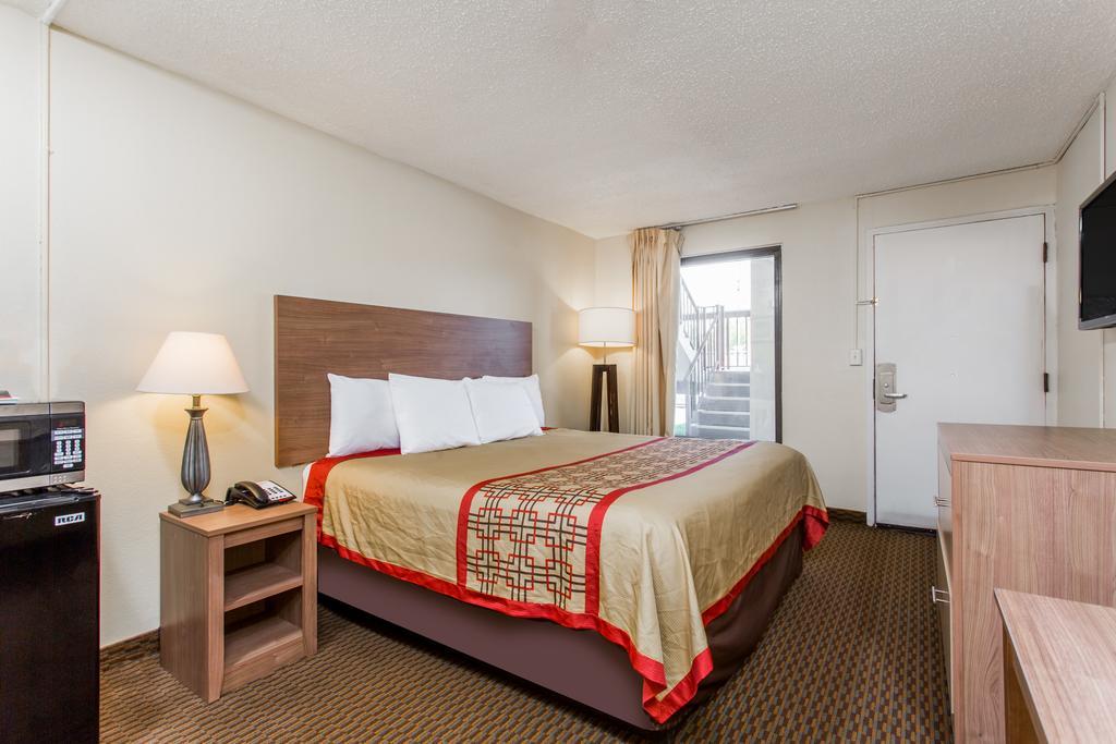Days Inn By Wyndham Norfolk Airport Exterior foto